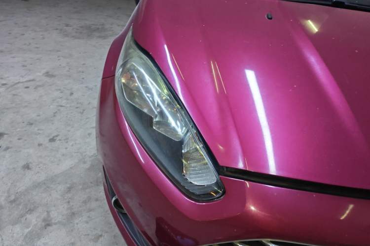 Used Ford Fiesta 2013 Hatchback 1.5L Automatic Fashion Edition Right Front Headlight