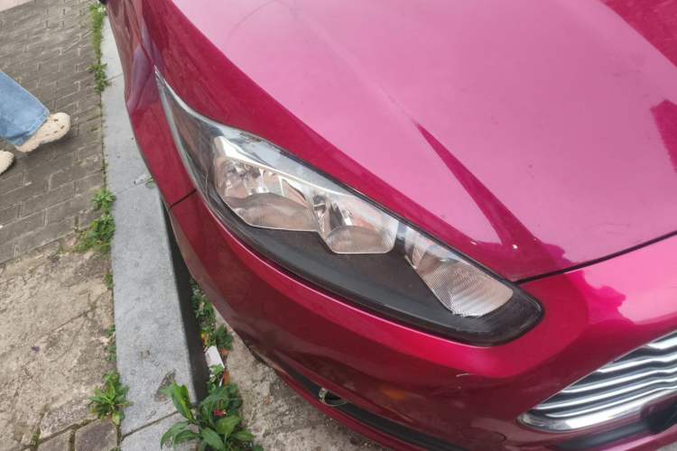 Used Ford Fiesta 2013 Hatchback 1.5L Automatic Fashion Edition Right Front Headlight