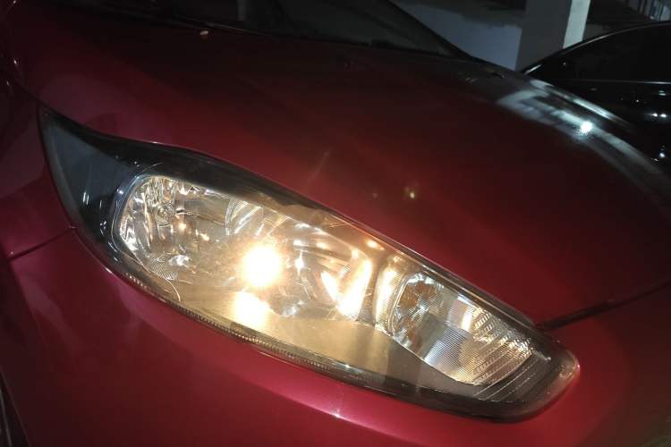 Used Ford Fiesta 2013 Hatchback 1.5L Automatic Fashion Edition Right Front Headlight