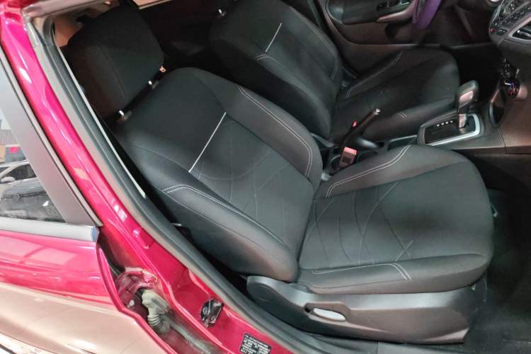 Used Ford Fiesta 2013 Hatchback 1.5L Automatic Fashion Edition Right Front Seat