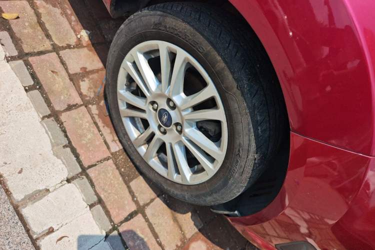 Used Ford Fiesta 2013 Sedan 1.5L Automatic Fashion Edition Right Front Wheel Hub