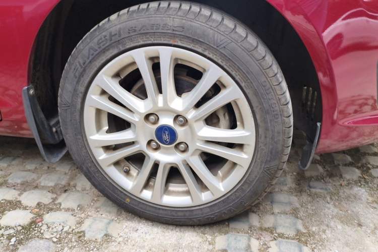 Used Ford Fiesta 2013 Hatchback 1.5L Automatic Fashion Edition Right Front Wheel Hub