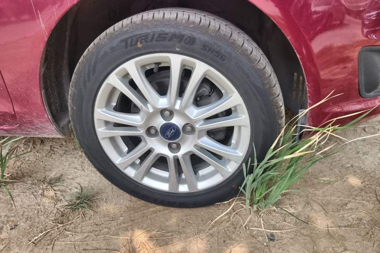 Used Ford Fiesta 2013 Hatchback 1.5L Automatic Fashion Edition Right Front Wheel Hub