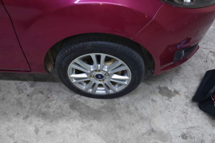 Used Ford Fiesta 2013 Hatchback 1.5L Automatic Fashion Edition Right Front Wheel Hub