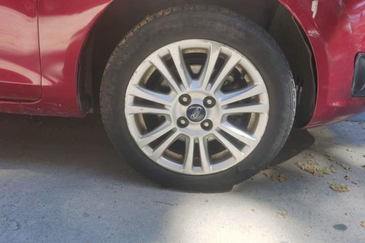 Used Ford Fiesta 2013 Hatchback 1.5L Automatic Fashion Edition Right Front Wheel Hub