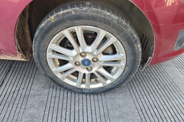Used Ford Fiesta 2013 Hatchback 1.5L Automatic Fashion Edition Right Front Wheel Hub