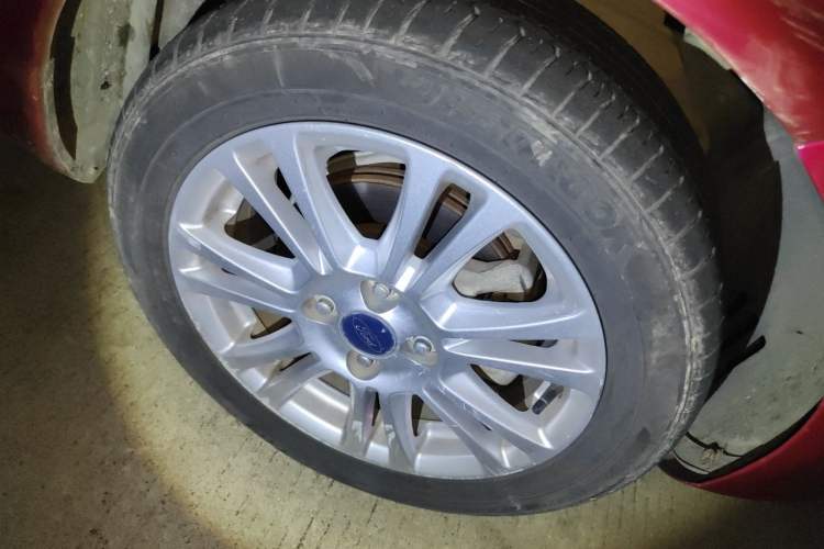 Used Ford Fiesta 2013 Hatchback 1.5L Automatic Fashion Edition Right Front Wheel Hub