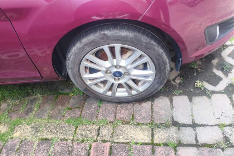 Used Ford Fiesta 2013 Hatchback 1.5L Automatic Fashion Edition Right Front Wheel Hub