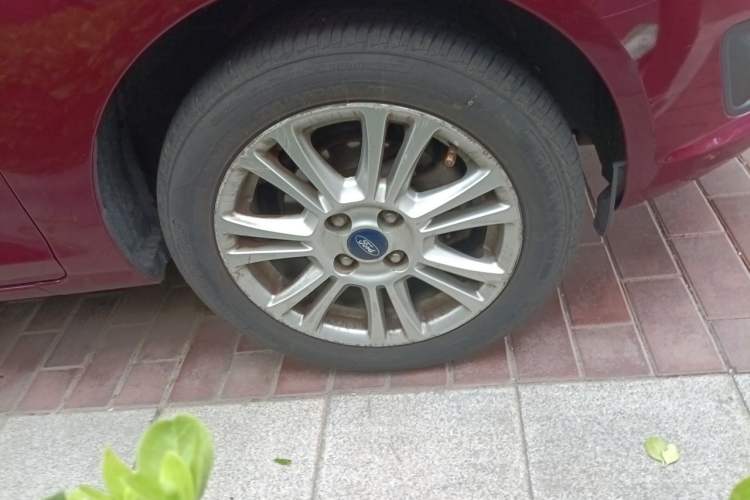Used Ford Fiesta 2013 Hatchback 1.5L Automatic Fashion Edition Right Front Wheel Hub