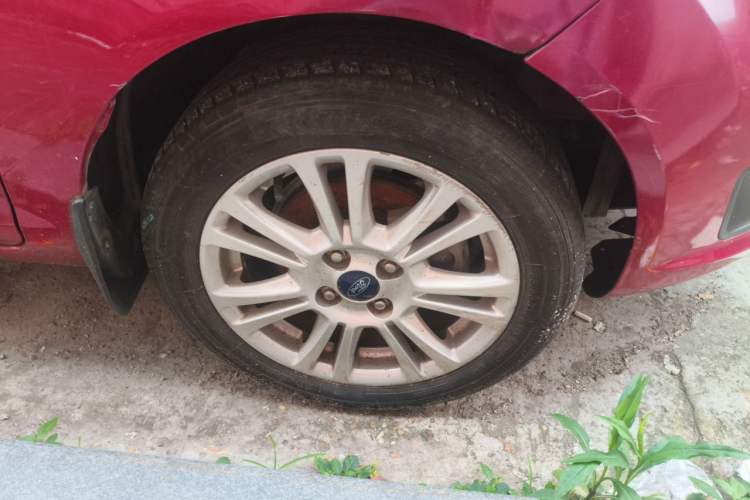 Used Ford Fiesta 2013 Hatchback 1.5L Automatic Fashion Edition Right Front Wheel Hub