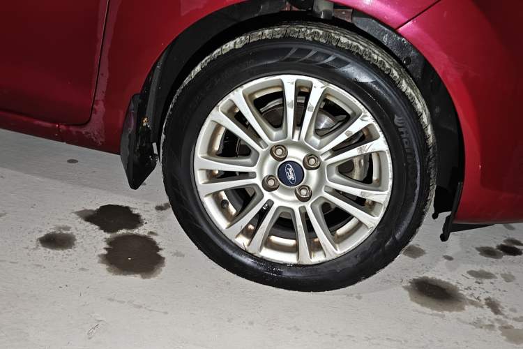 Used Ford Fiesta 2013 Hatchback 1.5L Automatic Fashion Edition Right Front Wheel Hub