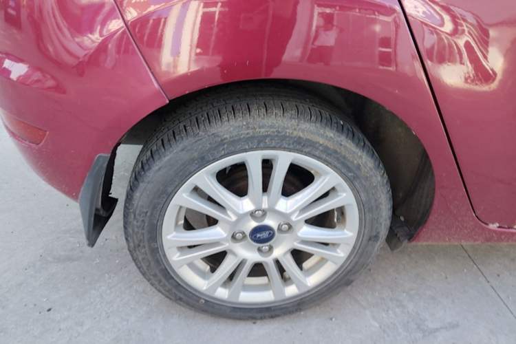 Used Ford Fiesta 2013 Hatchback 1.5L Automatic Fashion Edition Right Rear Wheel Hub