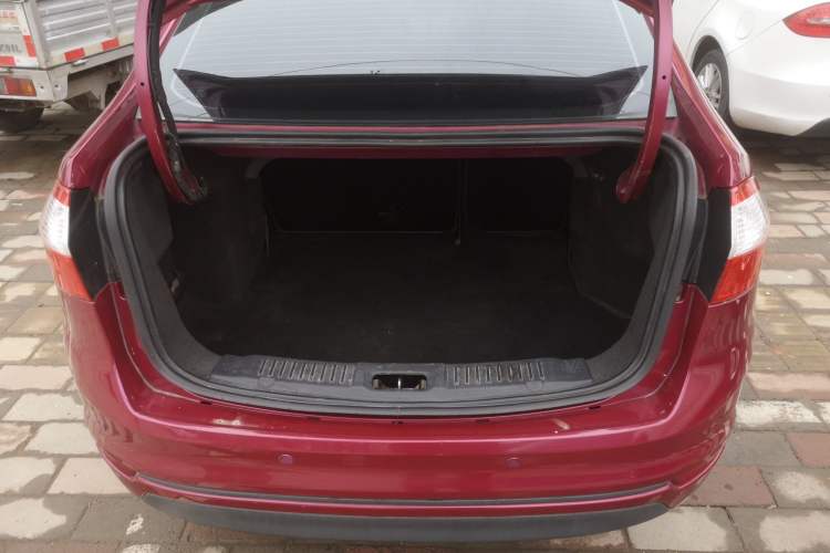 Used Ford Fiesta 2013 Sedan 1.5L Manual Fashion Edition Trunk
