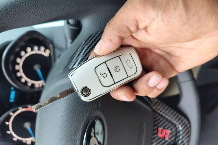 Used Ford Fiesta 2013 Hatchback 1.5L Manual Fashion Edition Vehicle Key