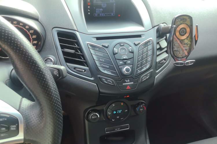 Used Ford Fiesta 2013 1.6T ST Audio And AC Panel