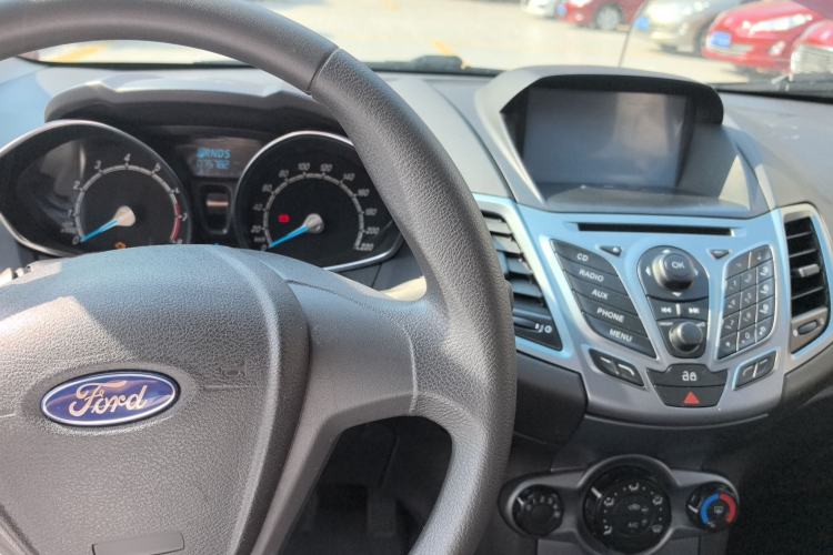 Used Ford Fiesta 2013 Hatchback 1.5L Automatic Fashion Edition Center Console