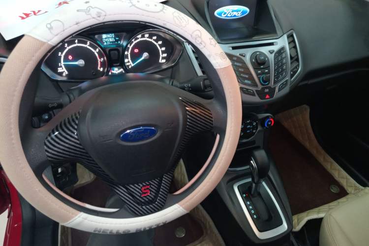 Used Ford Fiesta 2013 Hatchback 1.5L Automatic Fashion Edition Center Console