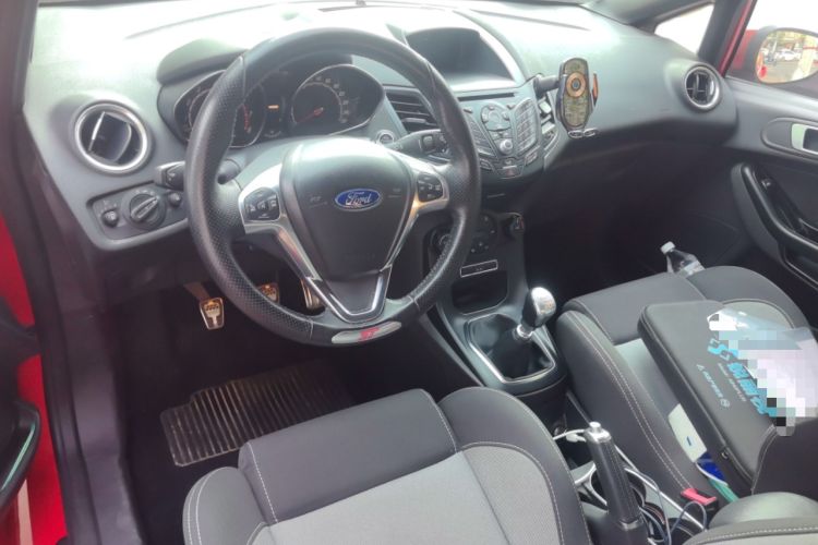 Used Ford Fiesta 2013 1.6T ST Center Console
