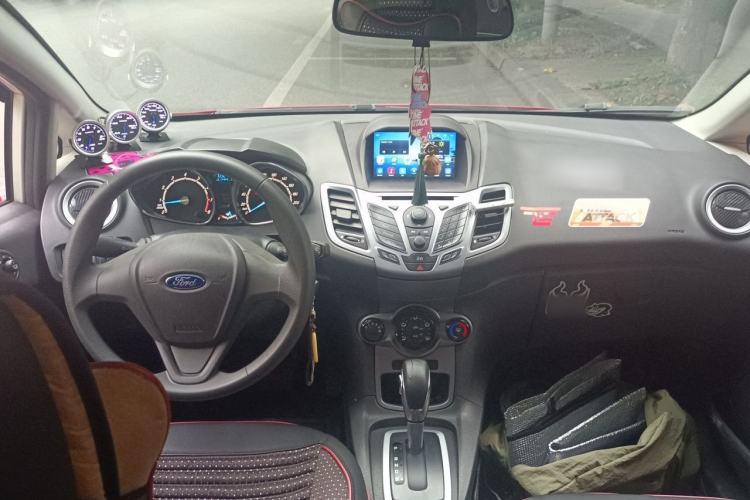 Used Ford Fiesta 2013 Hatchback 1.5L Automatic Fashion Edition Center Console