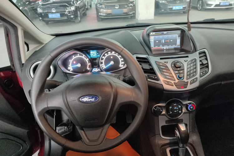 Used Ford Fiesta 2013 Hatchback 1.5L Automatic Fashion Edition Center Console