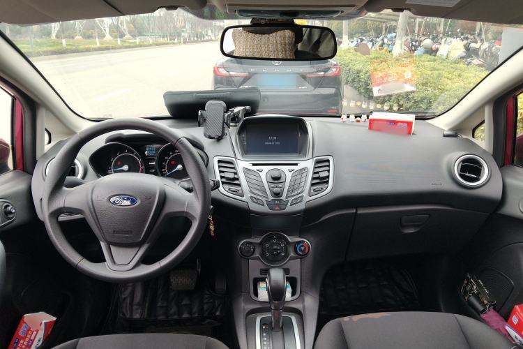 Used Ford Fiesta 2013 Hatchback 1.5L Automatic Fashion Edition Center Console