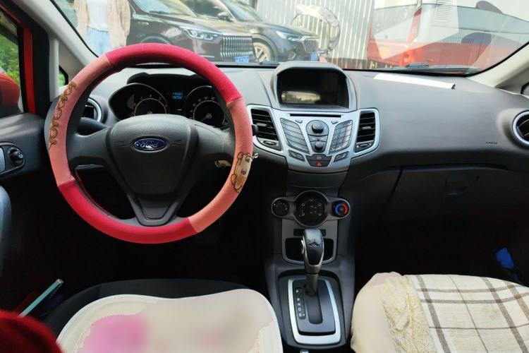 Used Ford Fiesta 2013 Hatchback 1.5L Automatic Fashion Edition Center Console