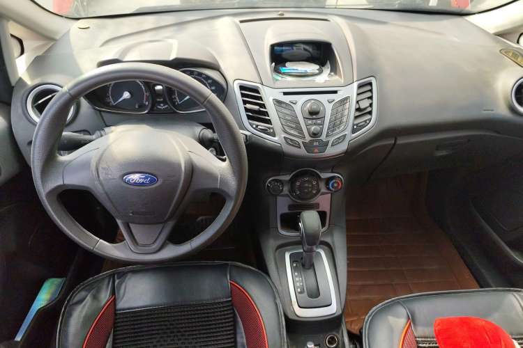 Used Ford Fiesta 2013 Hatchback 1.5L Automatic Fashion Edition Center Console