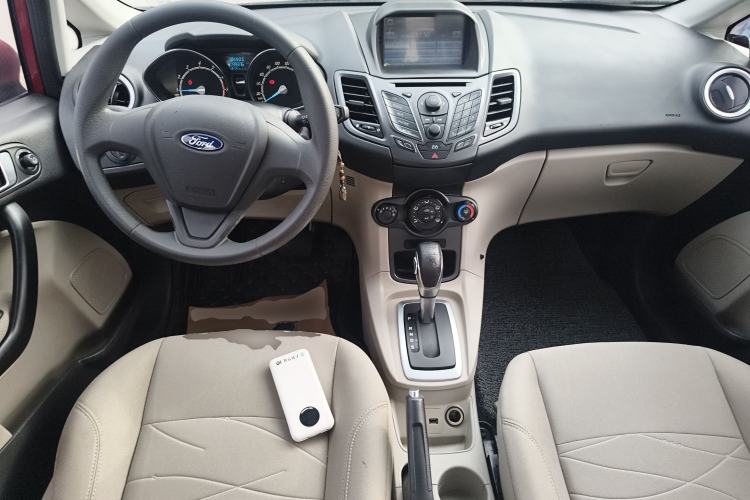 Used Ford Fiesta 2013 Sedan 1.5L Automatic Fashion Edition Center Console