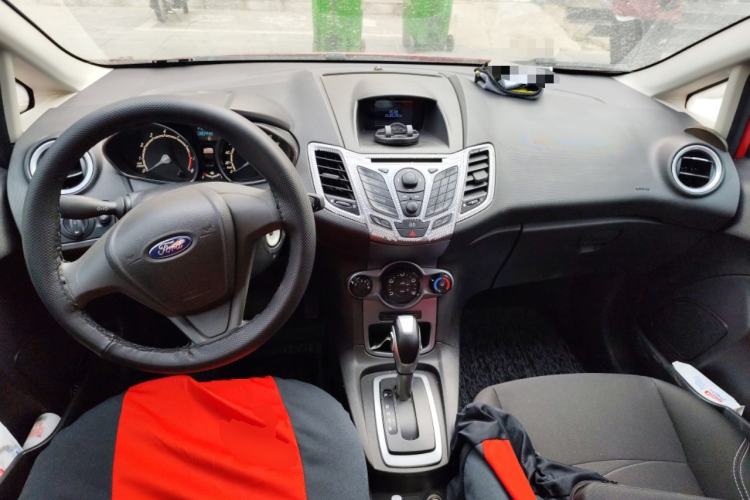 Used Ford Fiesta 2013 Hatchback 1.5L Automatic Fashion Edition Center Console
