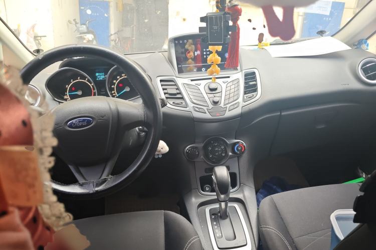 Used Ford Fiesta 2013 Hatchback 1.5L Automatic Fashion Edition Center Console