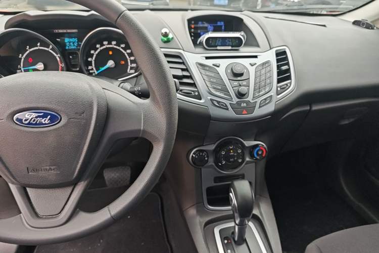Used Ford Fiesta 2013 Hatchback 1.5L Automatic Fashion Edition Center Console