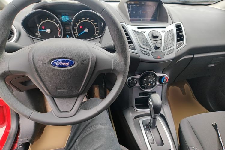 Used Ford Fiesta 2013 Hatchback 1.5L Automatic Fashion Edition Center Console