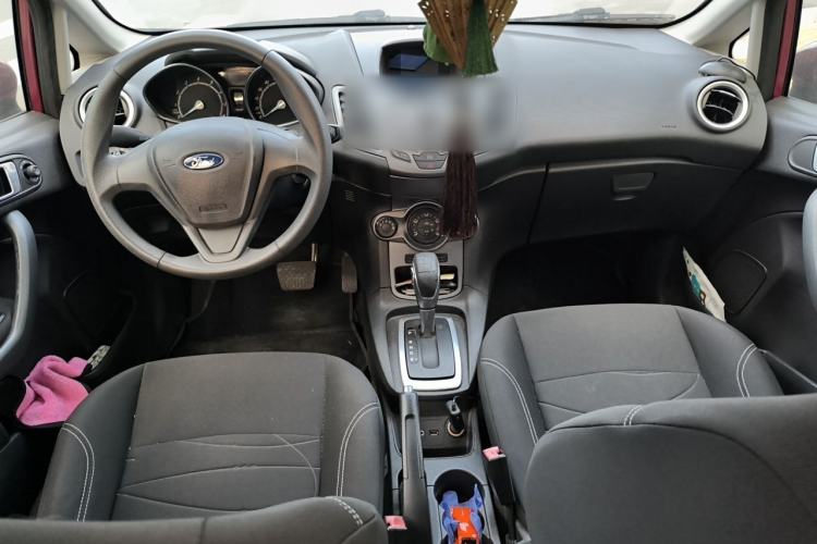 Used Ford Fiesta 2013 Hatchback 1.5L Automatic Fashion Edition Center Console
