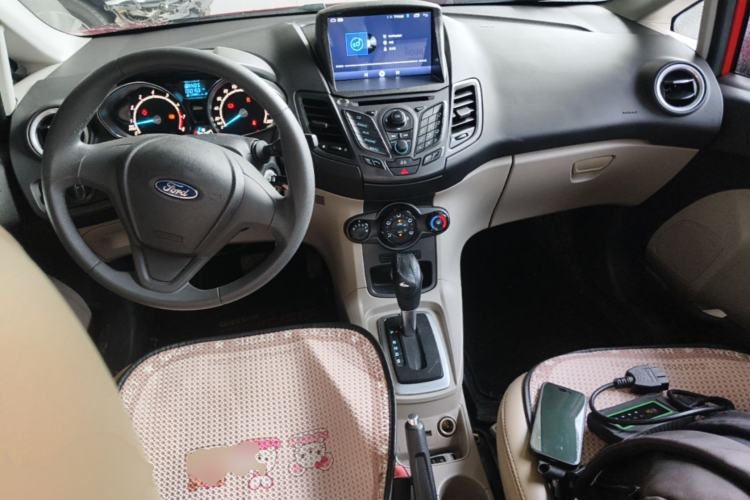 Used Ford Fiesta 2013 Sedan 1.5L Automatic Fashion Edition Center Console