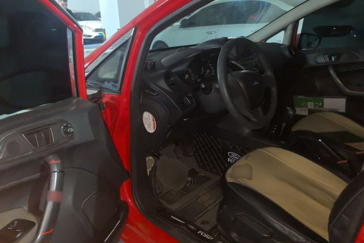Used Ford Fiesta 2013 Sedan 1.5L Manual Fashion Edition Driver Seat