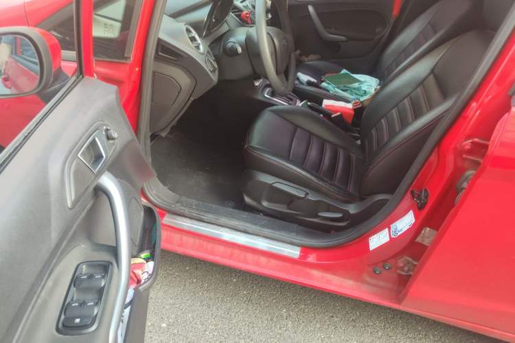 Used Ford Fiesta 2013 Hatchback 1.5L Automatic Fashion Edition Driver Seat