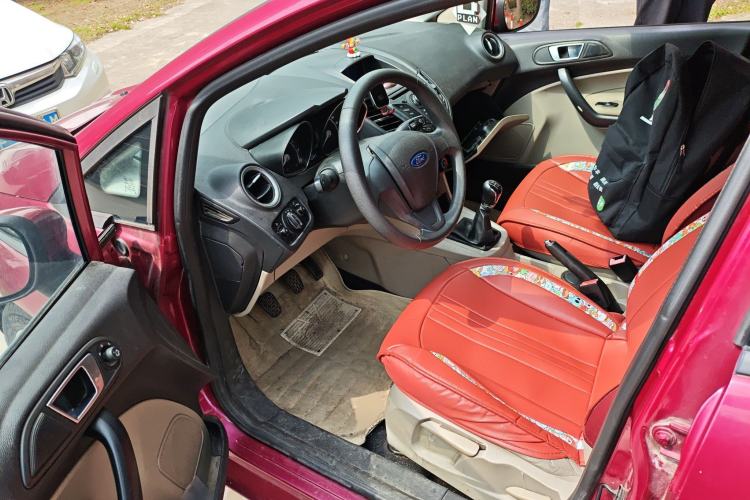Used Ford Fiesta 2013 Sedan 1.5L Manual Fashion Edition Driver Seat