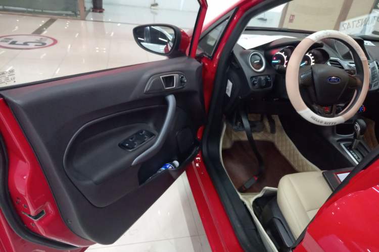 Used Ford Fiesta 2013 Hatchback 1.5L Automatic Fashion Edition Driver Seat