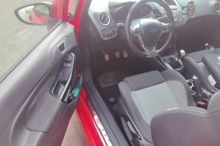 Used Ford Fiesta 2013 1.6T ST Driver Seat