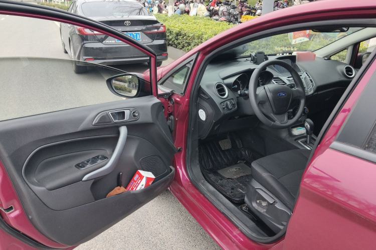Used Ford Fiesta 2013 Hatchback 1.5L Automatic Fashion Edition Driver Seat