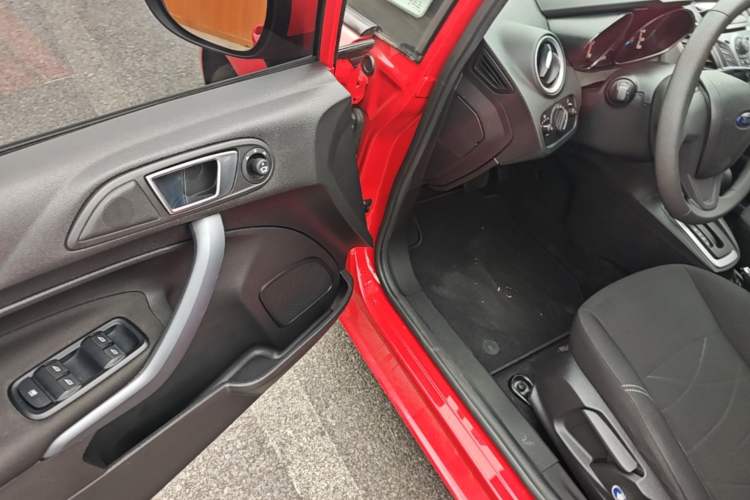 Used Ford Fiesta 2013 Hatchback 1.5L Automatic Fashion Edition Driver Seat