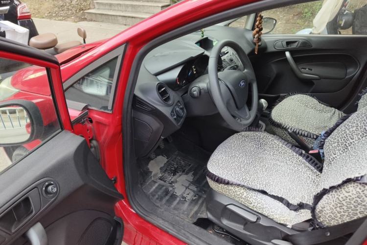 Used Ford Fiesta 2013 Sedan 1.5L Manual Fashion Edition Driver Seat