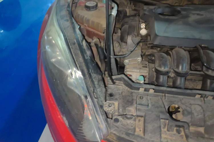 Used Ford Fiesta 2013 Sedan 1.5L Manual Fashion Edition Engine Bay Right