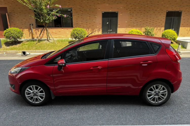 Used Ford Fiesta 2013 Hatchback 1.5L Automatic Fashion Edition Exterior 2