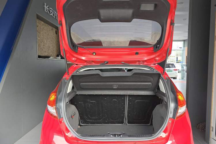 Used Ford Fiesta 2013 Hatchback 1.5L Automatic Fashion Edition Exterior 6