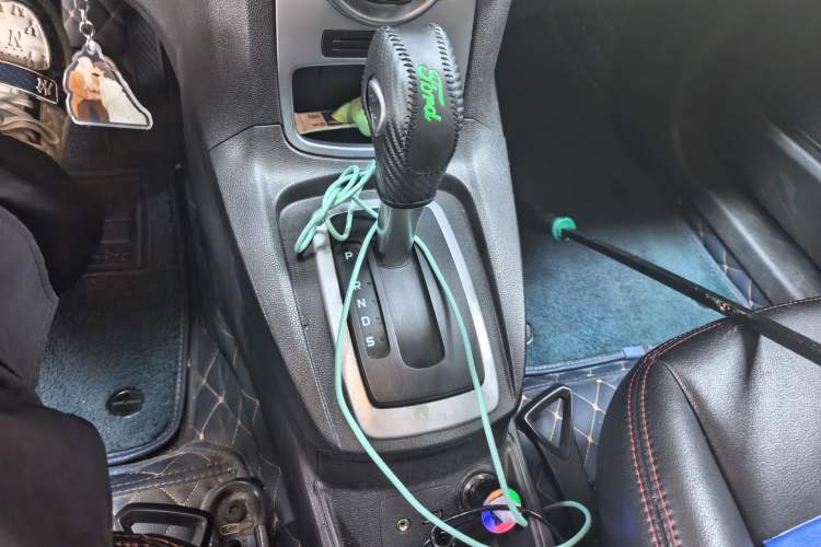 Used Ford Fiesta 2013 Hatchback 1.5L Automatic Fashion Edition Gear Lever