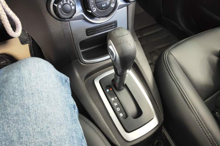 Used Ford Fiesta 2013 Hatchback 1.5L Automatic Fashion Edition Gear Lever