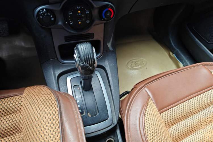 Used Ford Fiesta 2013 Hatchback 1.5L Automatic Fashion Edition Gear Lever