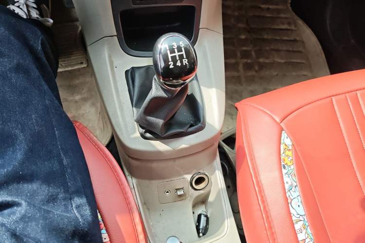 Used Ford Fiesta 2013 Sedan 1.5L Manual Fashion Edition Gear Lever