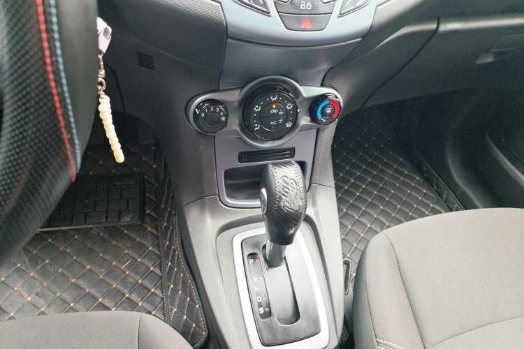 Used Ford Fiesta 2013 Hatchback 1.5L Automatic Fashion Edition Gear Lever